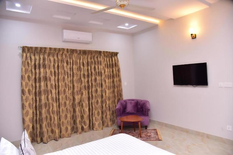Deluxe Twin Room image 1