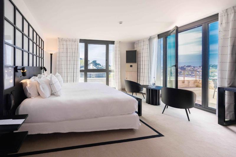 Deluxe Double Room with Terrace and Sea View image 1