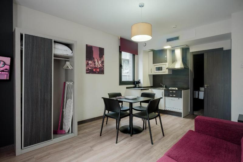 One-Bedroom Apartment image 2