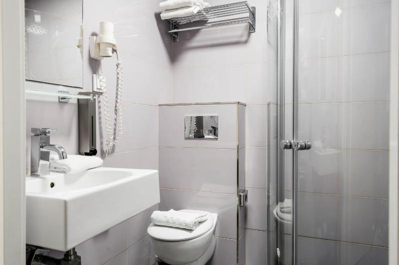 Single Room without Window image 3