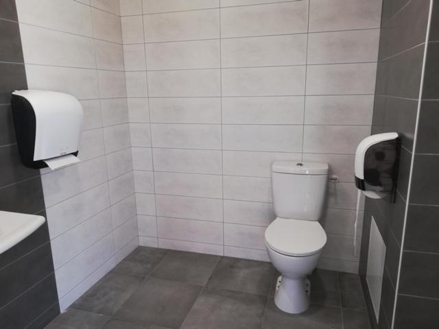 Family Room with Shower image 3