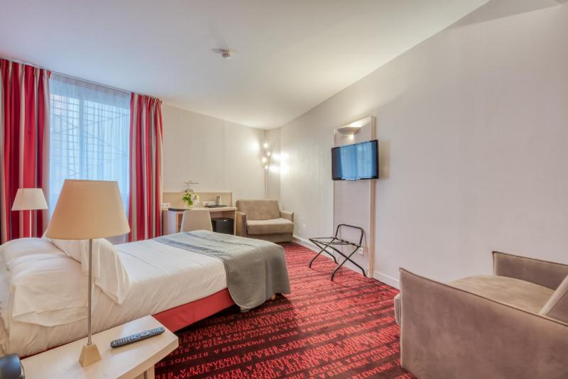 Quadruple Room image 2