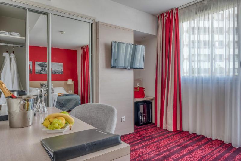 Deluxe Room image 4