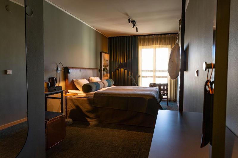 Standard Twin Room image 1