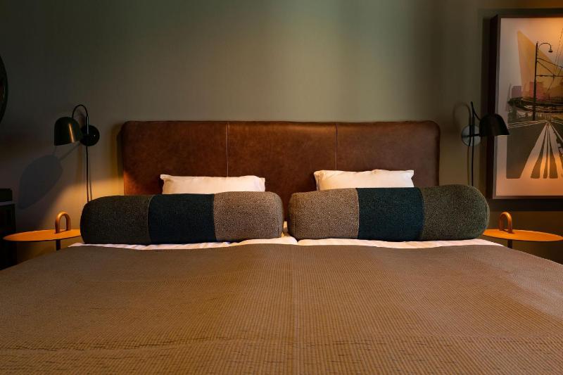 Standard Double Room image 3