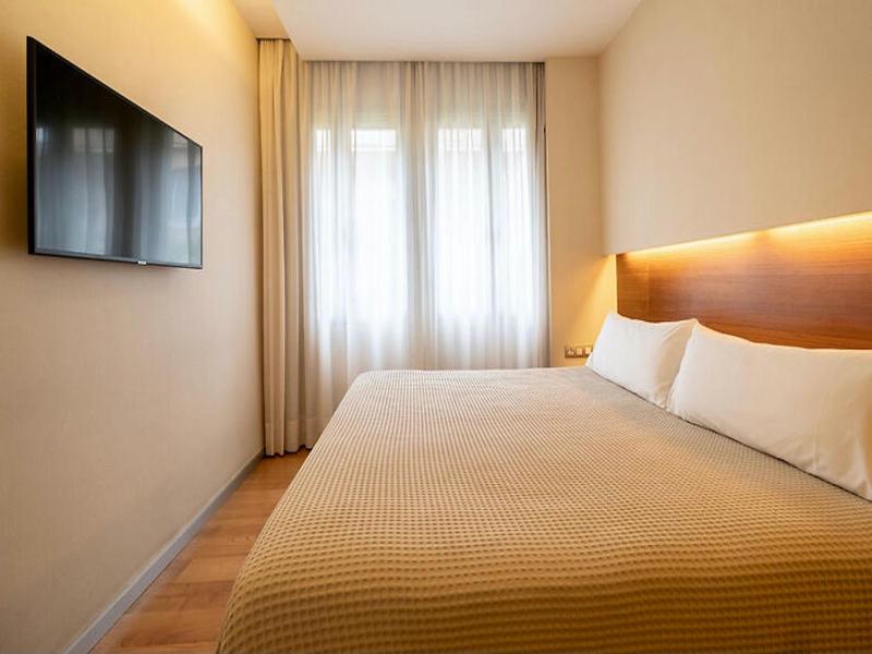 Double Room image 1