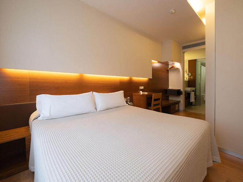 Double Room image 4
