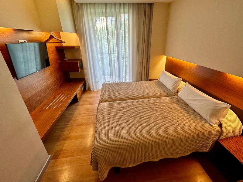 Twin Room image 1