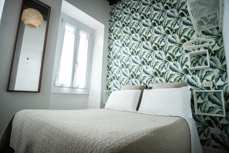 Small Double Room image 2
