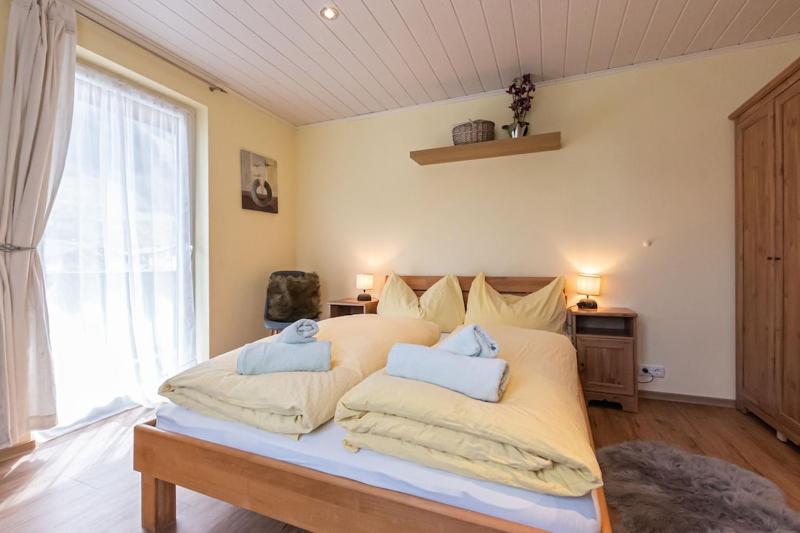 Double Room with Shared Toilet image 1