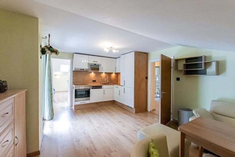 Eight-Bedroom House image 3
