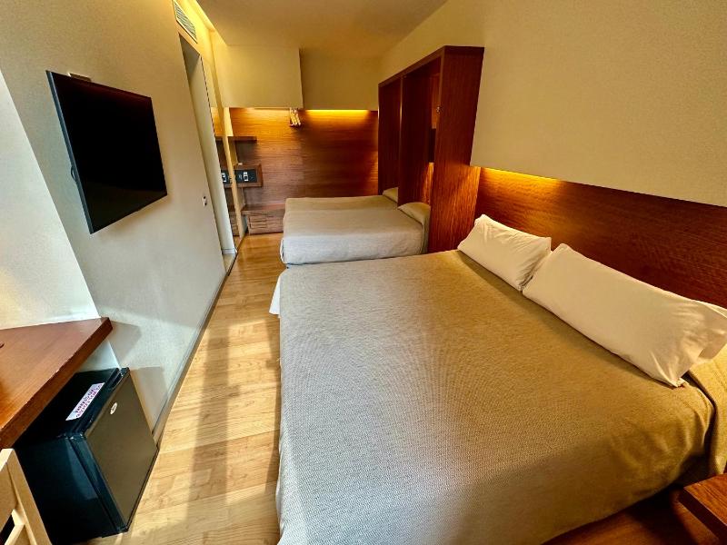 Quadruple Room image 1