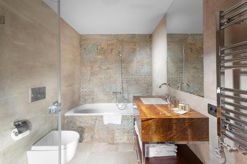 Deluxe Double Room image 4