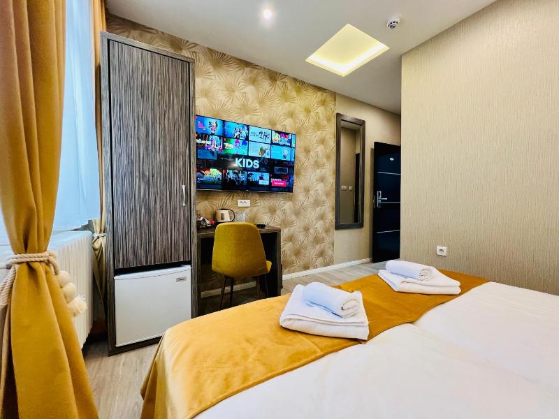 Standard Double or Twin Room image 3