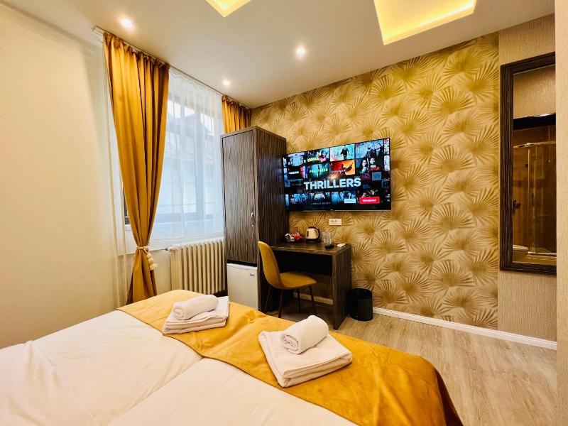 Standard Double or Twin Room image 2