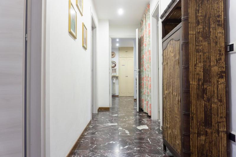 Re Lear - 4 bedrooms Apartment - image 13
