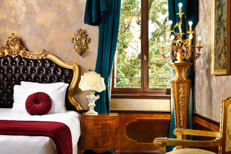 Luxury King Room image 4