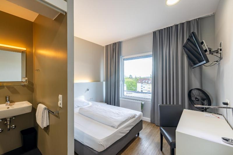Single Room image 1