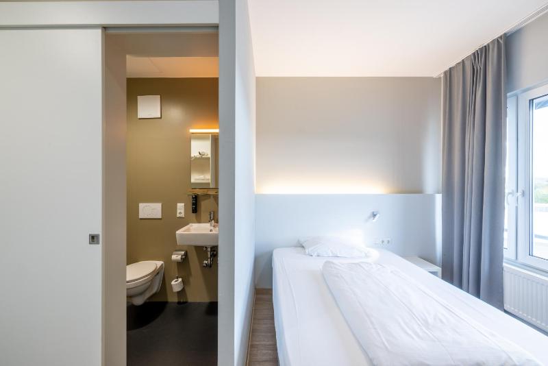 Single Room image 3