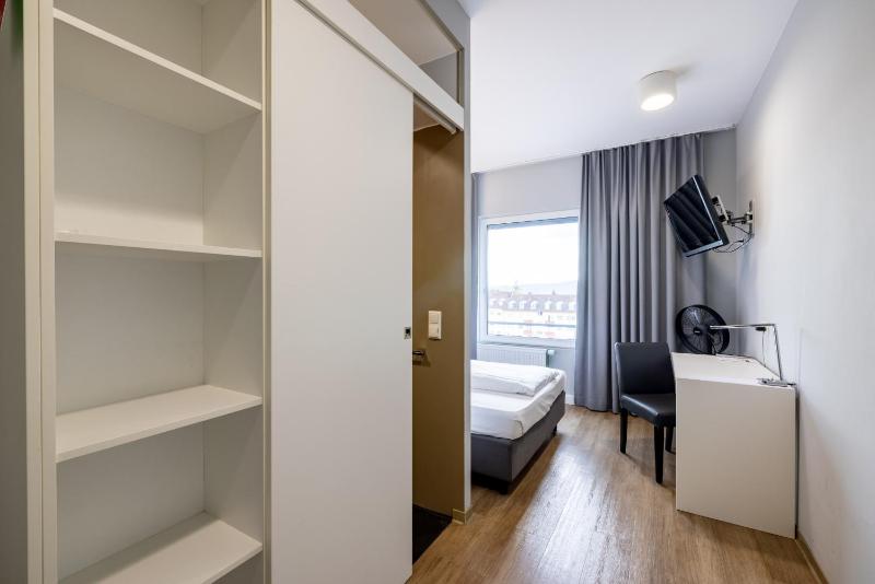 Single Room image 4