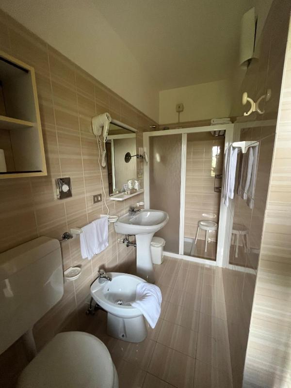 Double  Room image 4
