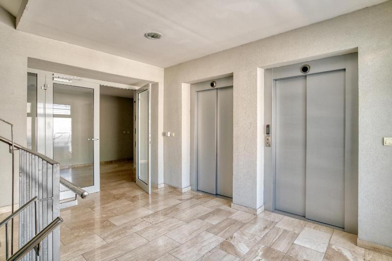 Apartment with Sea View image 3