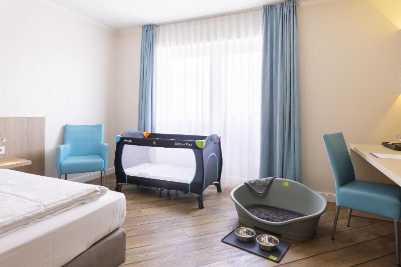 Standard Double Room image 3