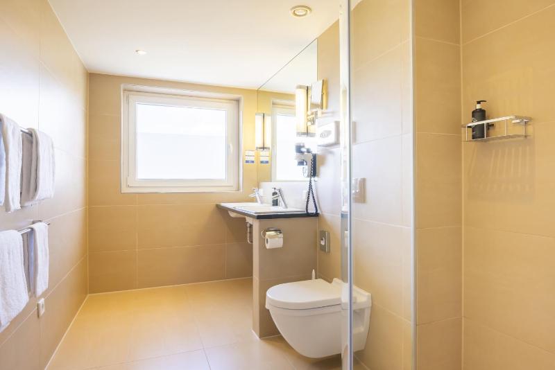 Deluxe Double Room image 2