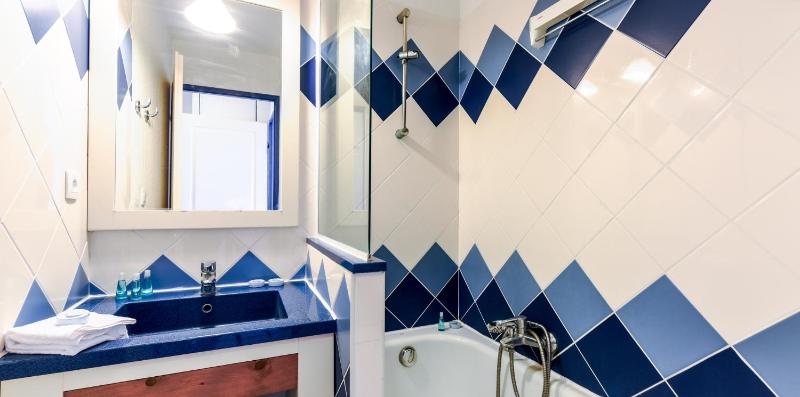 Standard Two-Room Apartment (4 Adults + 1 Child) image 3