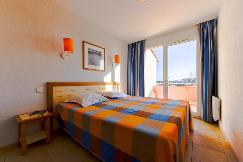 Standard Two-Room Apartment (4 Adults + 1 Child) image 1