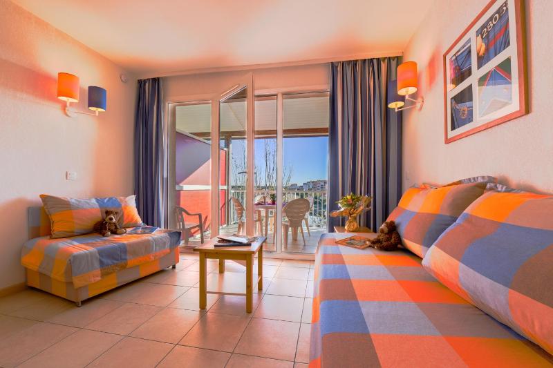 Standard Two-Room Apartment (6 Adults + 1 Child) image 1