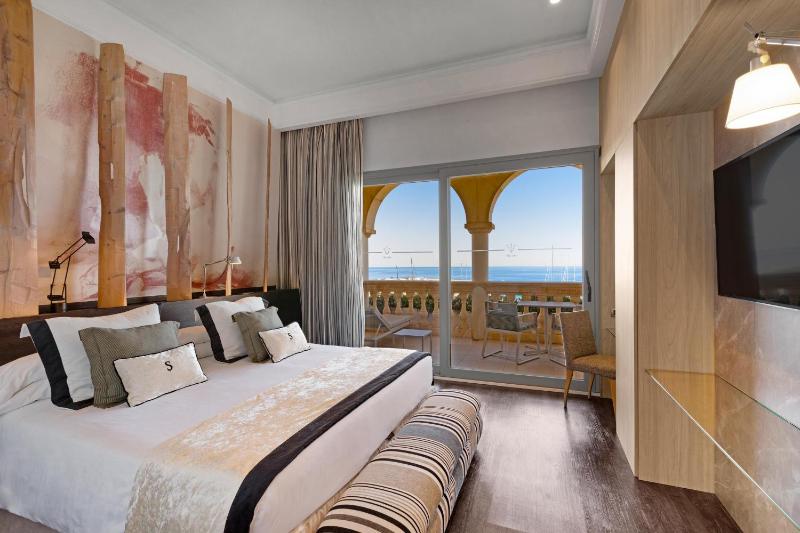 Deluxe Double or Twin Room with Sea View image 1