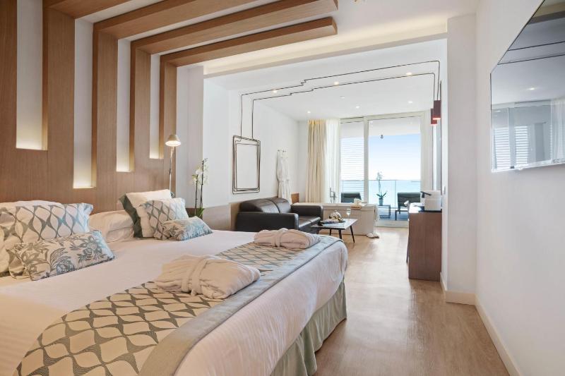 Junior Suite with Sea View image 3