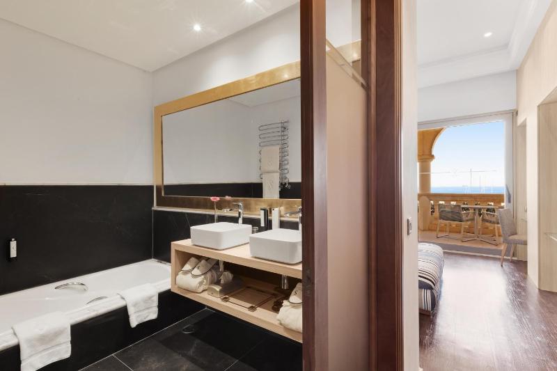 Superior Double Room with Sea View image 1