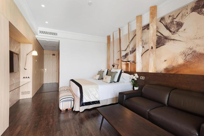 Superior Double Room image 3