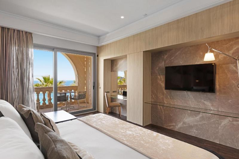 Superior Double Room with Sea View image 4