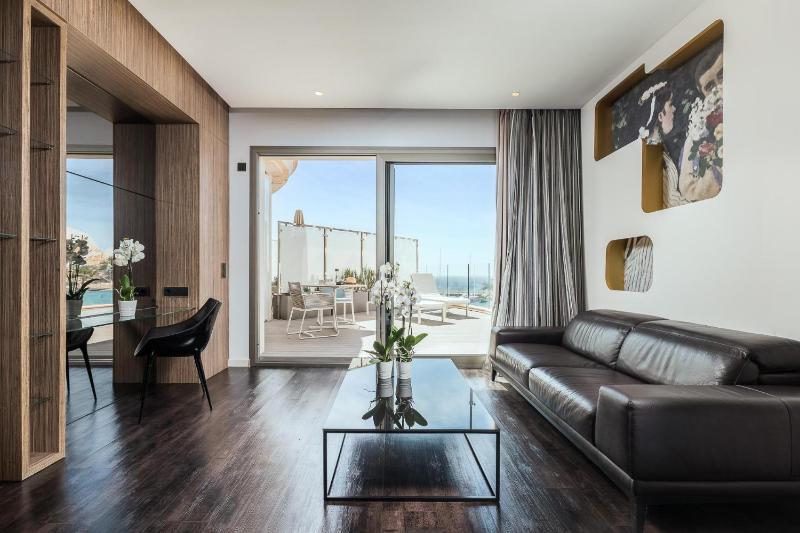 Junior Suite with Sea View image 2