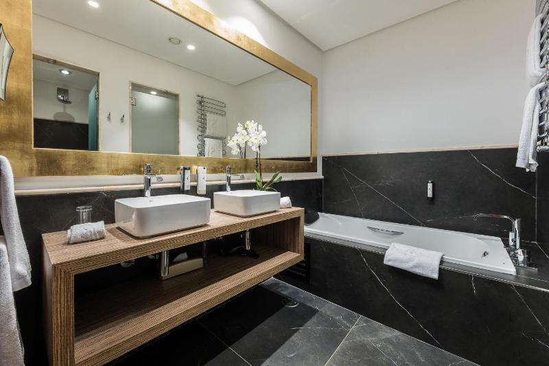 Superior Double Room with Sea View image 2