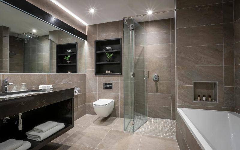 Deluxe King Room image 2