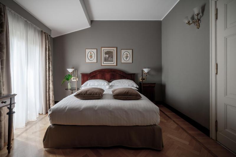 Classic Double or Twin Room image 4