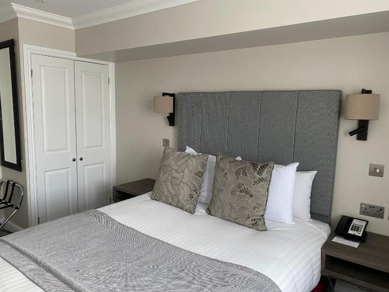 Queen Room image 4