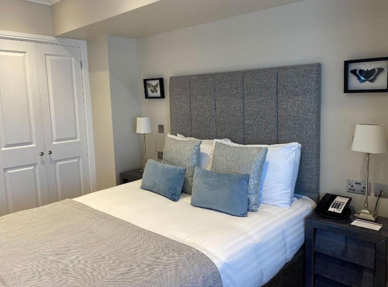 Queen Room image 2