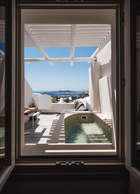Modern Suite with Hot Tub and Caldera View image 4