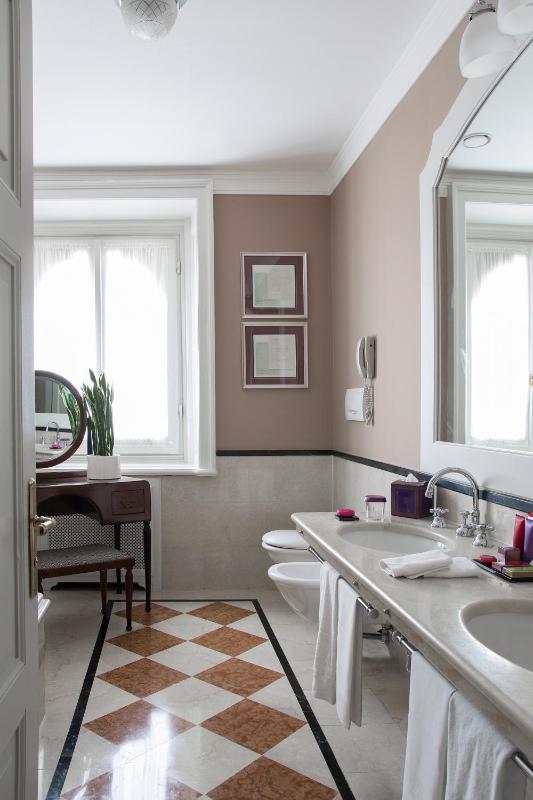 Junior Suite (3 Adults) image 3