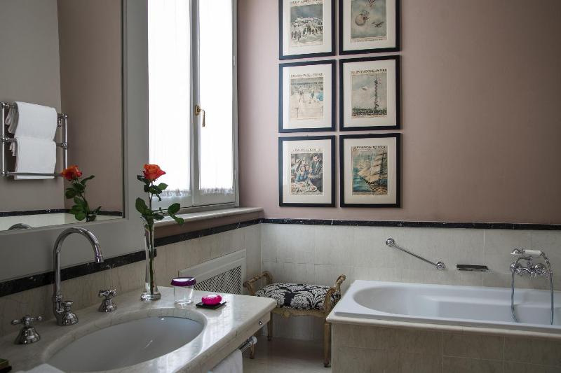 Junior Suite (3 Adults) image 4