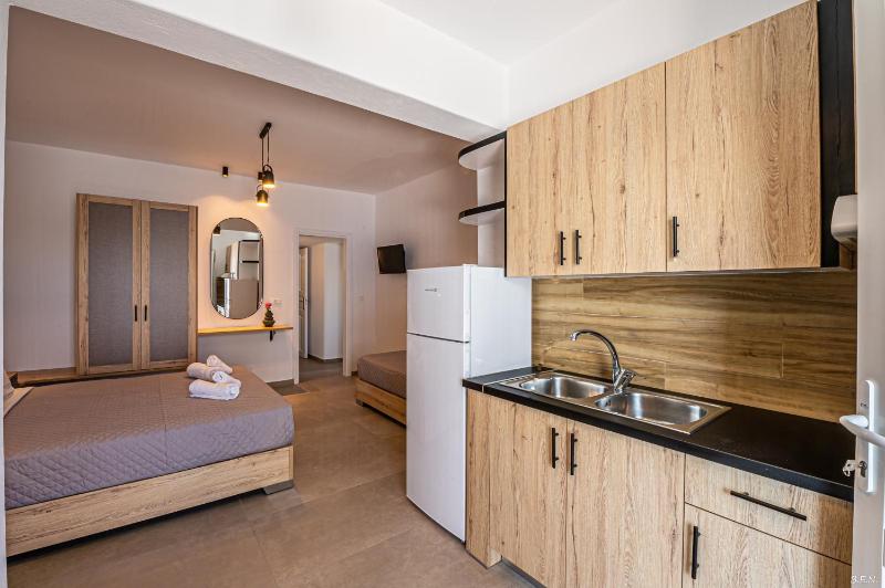 Superior One-Bedroom Apartment image 4