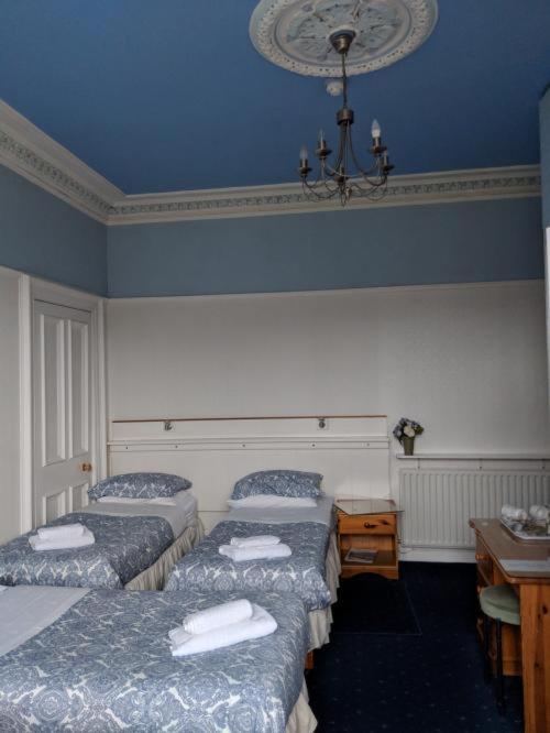 Family Room image 3