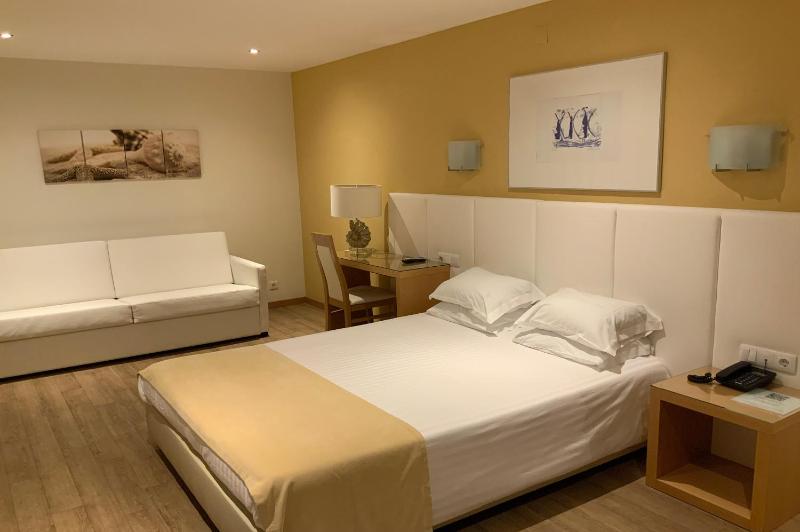 Double Room with Two Extra Bed image 1