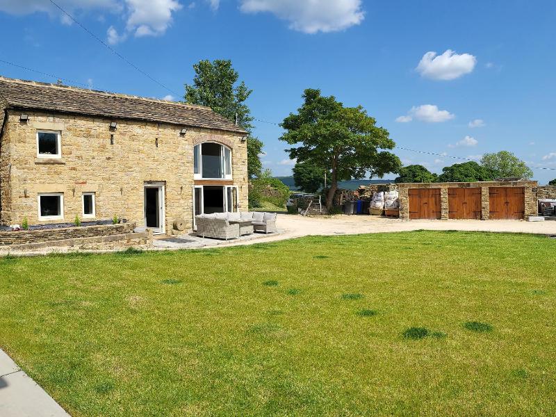 Green Barn - image 13