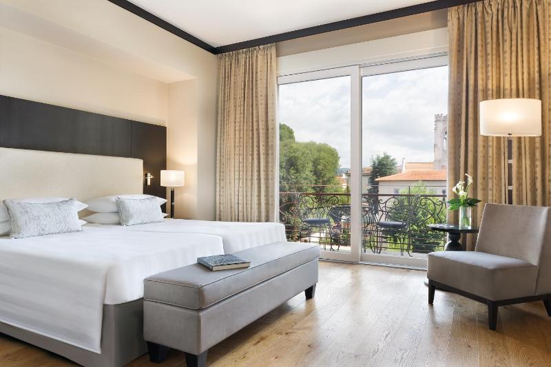 Deluxe, Guest room, 1 King image 1